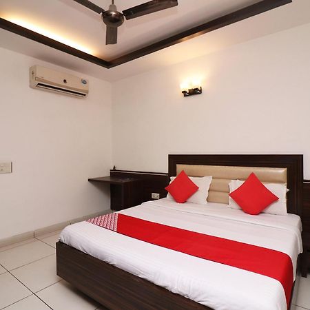 Wonderland Inn Near Aravali Biodiversity Park Gurgaon Exterior foto
